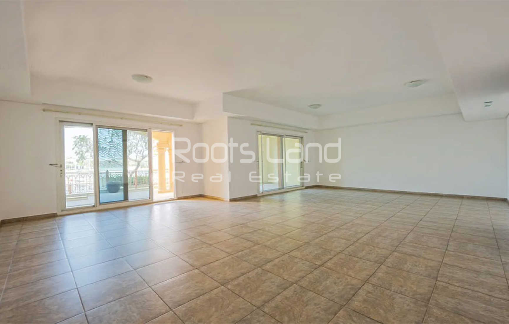 Beach Access | Spacious and Bright | Large Terrace